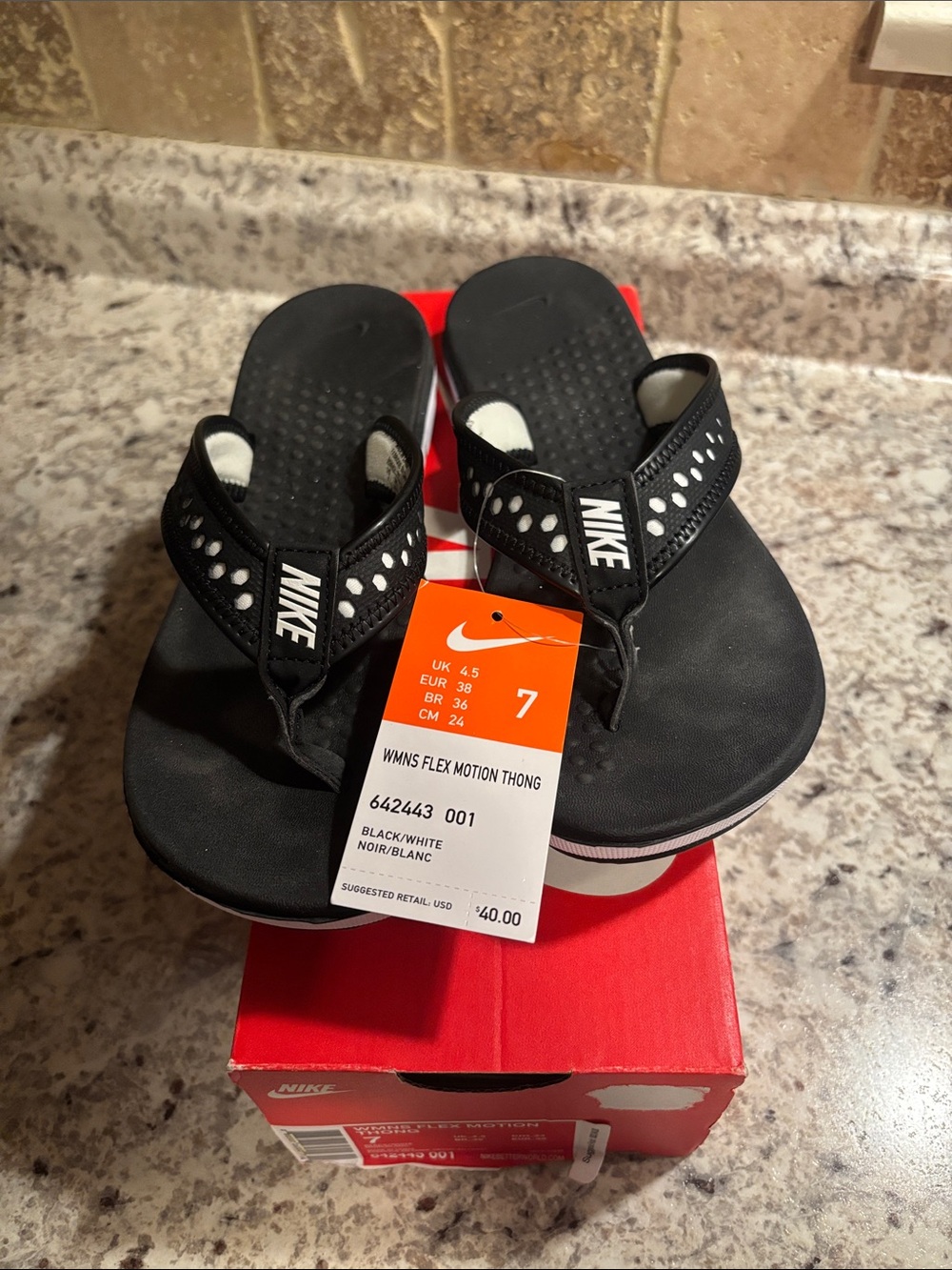 NWT! Nike Black & White Women's Flex Motion Thong Sandals